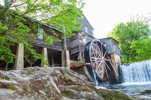 10 of the Best (and Most Offbeat) Attractions in Tennessee!